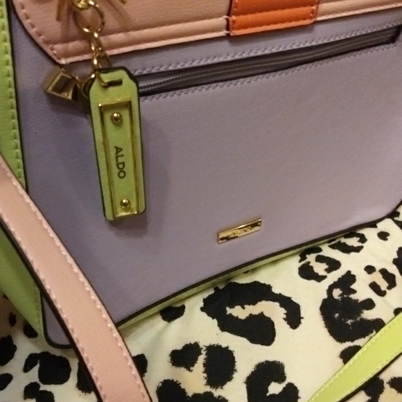 Iam selling my Aldo handbag - Picture 6 of 8